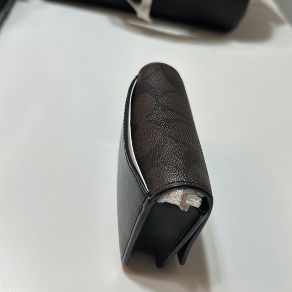 Coach Wallet on Chain - Picture 2 of 6